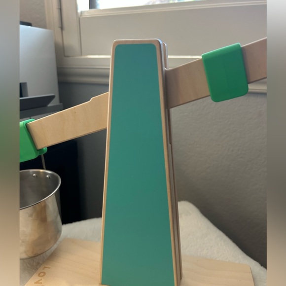 Lovevery Scale and pails 28-30 months - Picture 3 of 4